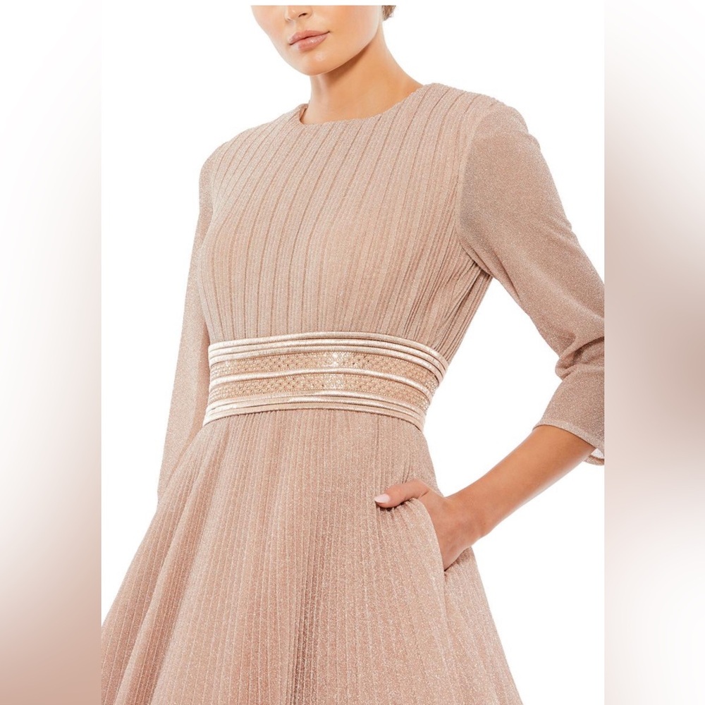 Shimmering pleated A line dress - Picture 3 of 9